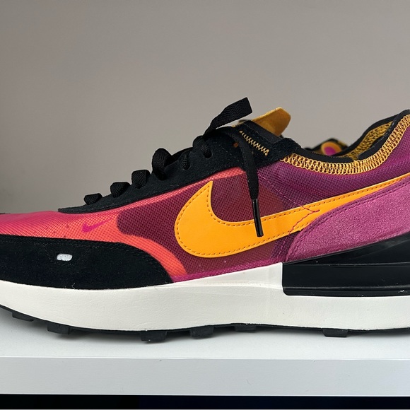 Nike - Picture 7 of 8